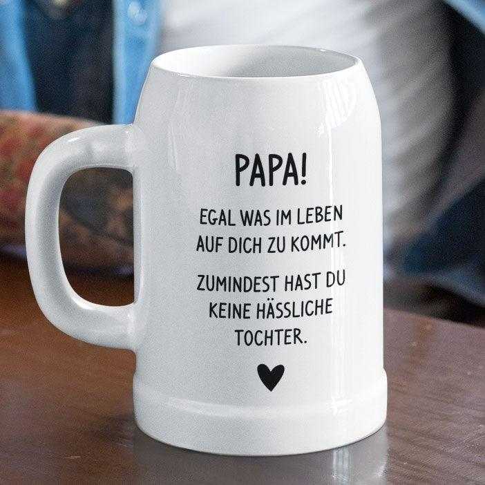 Papa egal was im Leben auf dich zu kommt, zumindest hast du keine hässliche Tochter - Bierkrug 250ml