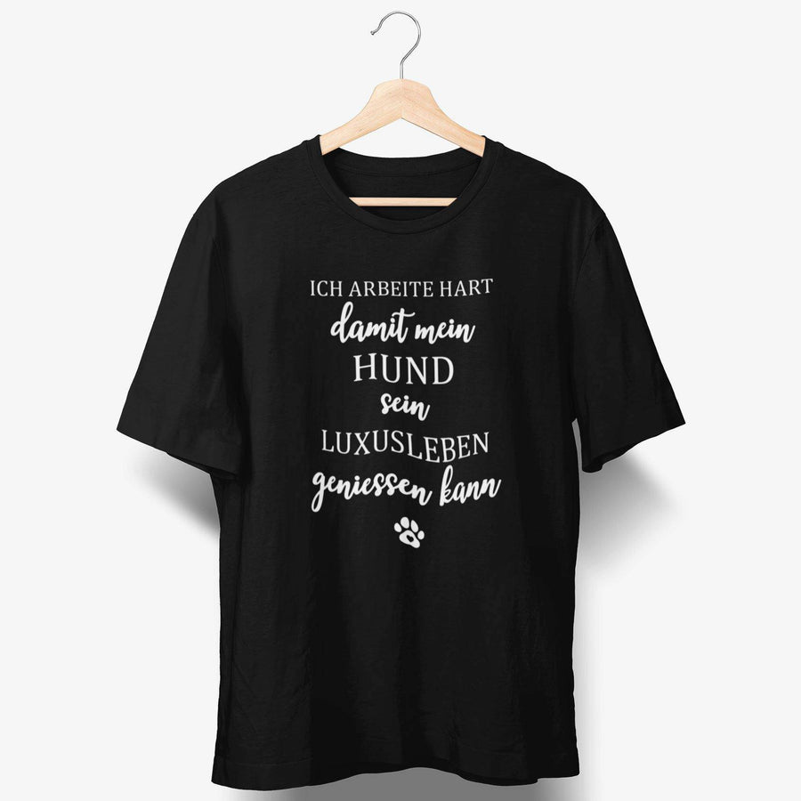 Ich arbeite hart damit mein Hund sein Luxusleben geniessen kann T-Shirt